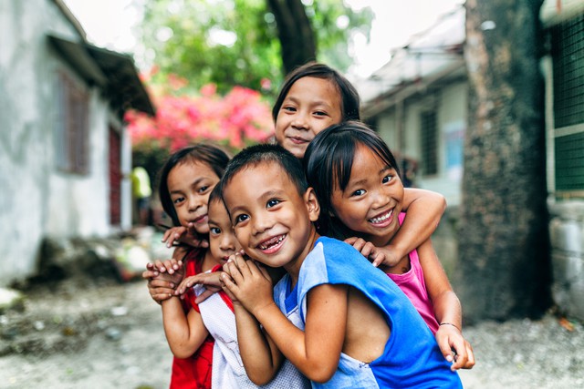 Niños que viven en pobreza extrema en Manila, una de las cosas que quizás no sabías de Filipinas