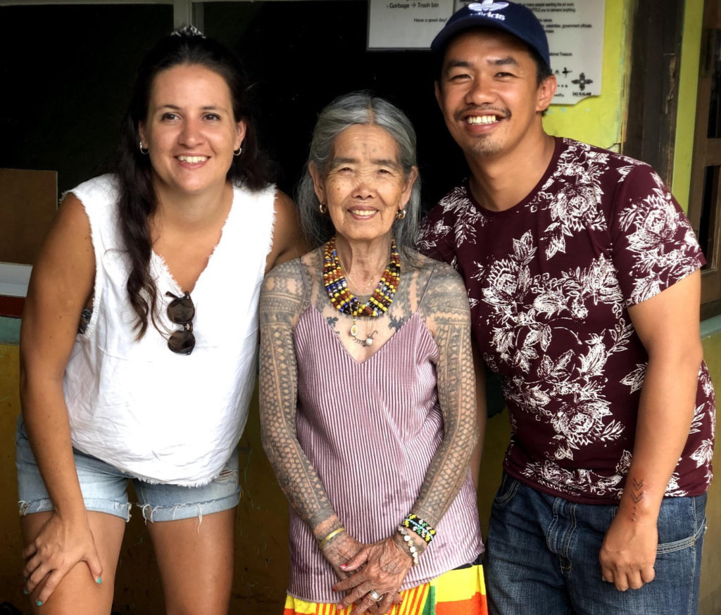 Woola Filipinas equipo con Whang-Od